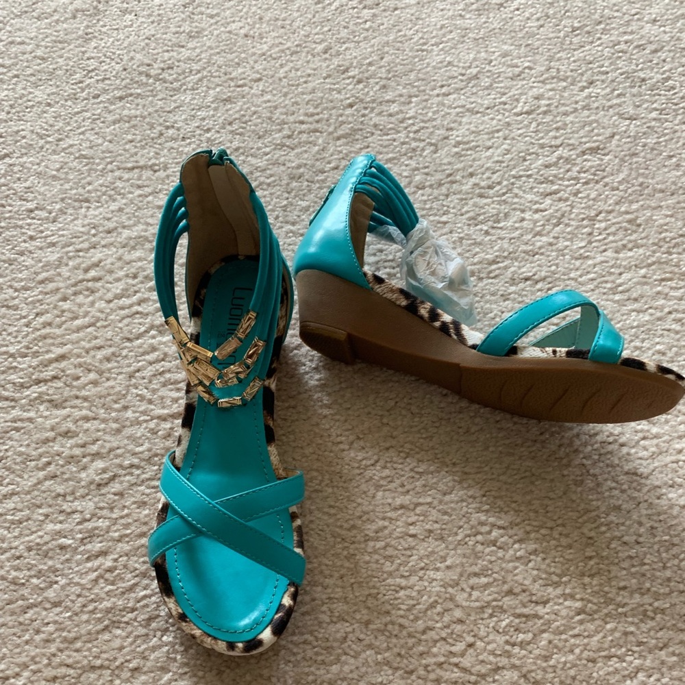Brand New- Trend Wedge Shoes